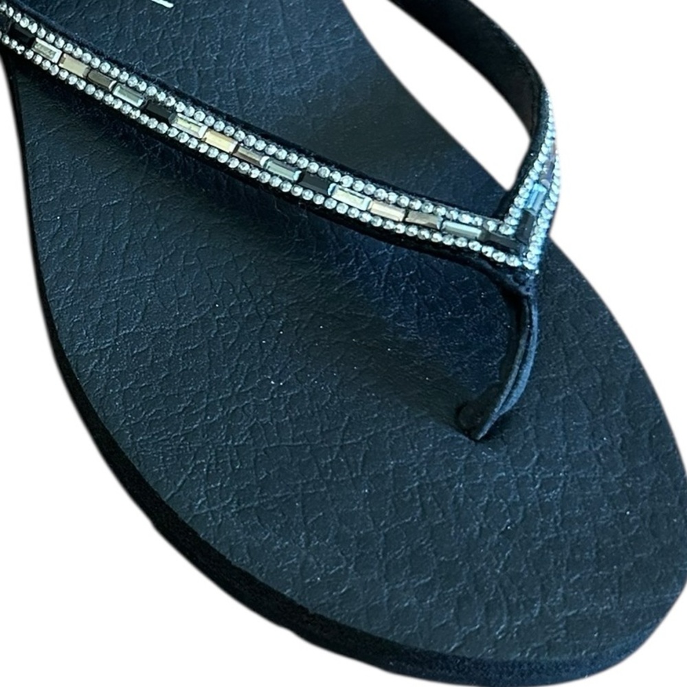SKECHERS 8 women’s Black Yoga Rhinestone Foam Flip flops - Picture 4 of 5